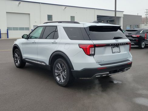 Used 2025 Ford Explorer Active w/ Active Comfort Package image 3