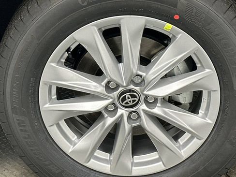 Certified 2024 Toyota Corolla Cross LE w/ Moonroof Package AWD/4WD image 19