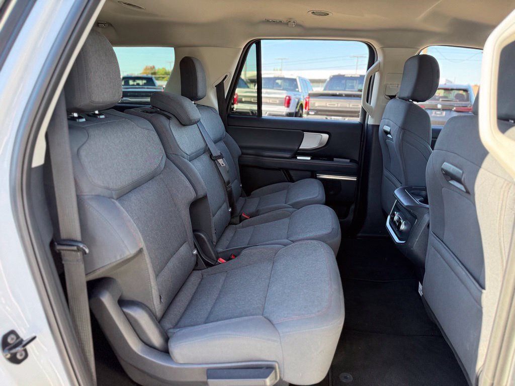 Used 2025 Ford Expedition Max Active AWD/4WD image 17