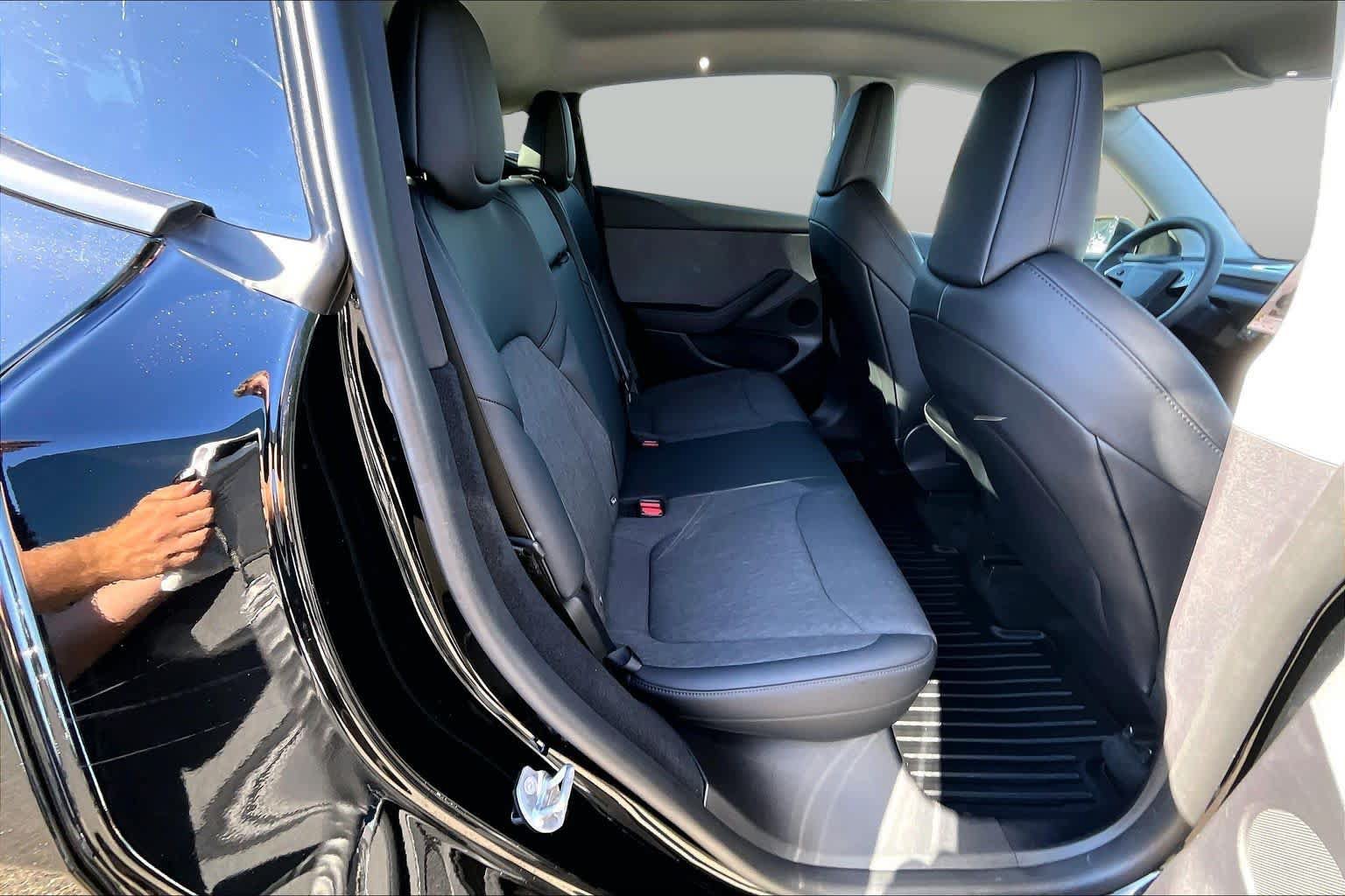 Used 2026 Tesla Model Y 2WD image 19