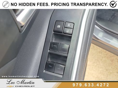 Used 2023 Toyota Highlander XLE FWD image 23