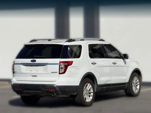 Used 2015 Ford Explorer XLT image 9