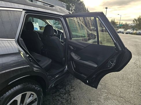 Used 2023 Subaru Outback Premium image 12