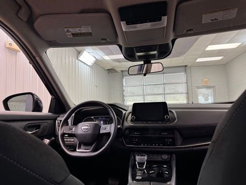 Used 2025 Nissan Rogue SV image 20