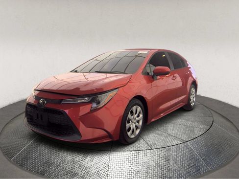 Used 2021 Toyota Corolla LE FWD image 3
