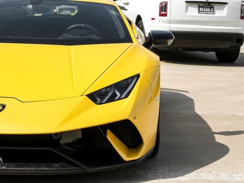 Used 2018 Lamborghini Huracan Performante image 38