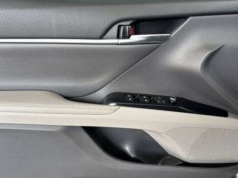 Used 2019 Toyota Camry XLE FWD image 12