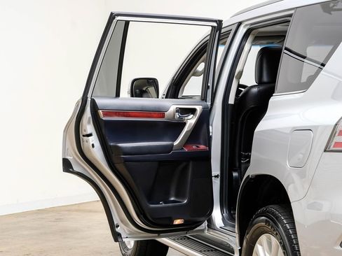 Used 2017 Lexus GX 460 image 40