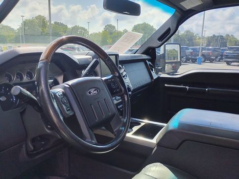 Used 2015 Ford F250 Platinum w/ FX4 Off-Road Package image 32