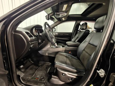 Used 2019 Jeep Grand Cherokee Altitude AWD/4WD image 24