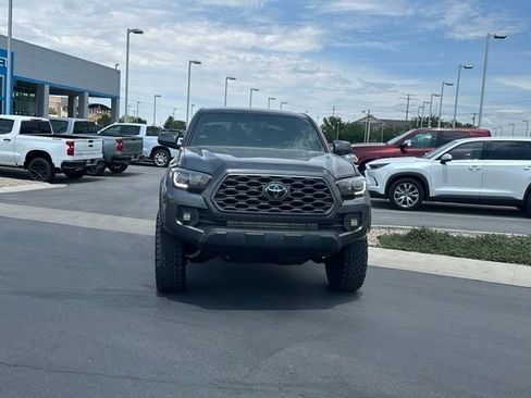 Used 2017 Toyota Tacoma TRD Sport w/ Premium & Technology Package AWD/4WD image 13