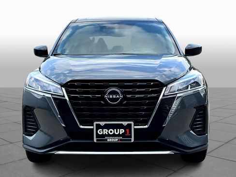 Used 2025 Nissan Kicks Play S image 3