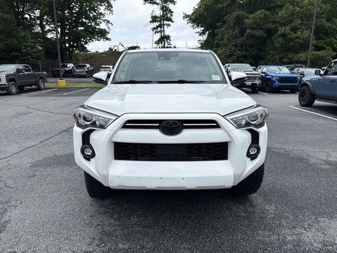 Used 2022 Toyota 4Runner SR5 Premium AWD/4WD image 2