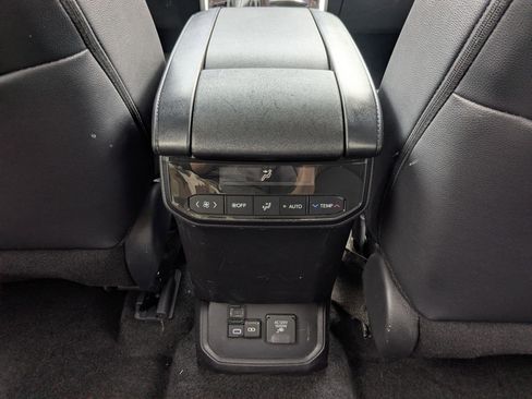 Used 2024 Toyota Highlander Limited AWD/4WD image 26
