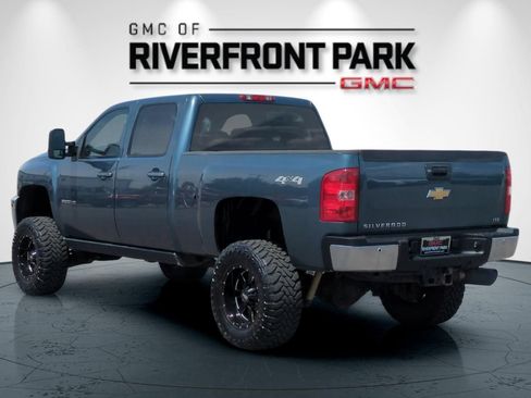 Used 2011 Chevrolet Silverado 2500 LTZ w/ LTZ Plus Package AWD/4WD image 5