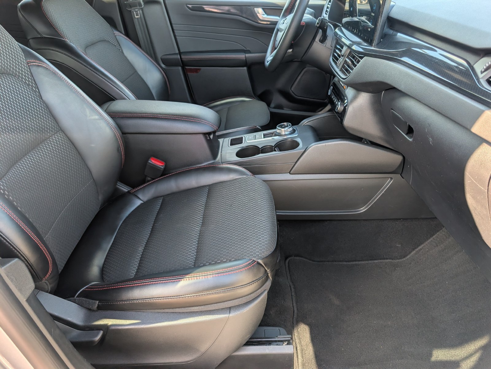 Used 2024 Ford Escape ST-Line w/ Tech Pack #1 AWD/4WD image 28