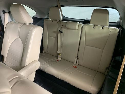 Used 2022 Toyota Highlander XLE FWD image 35