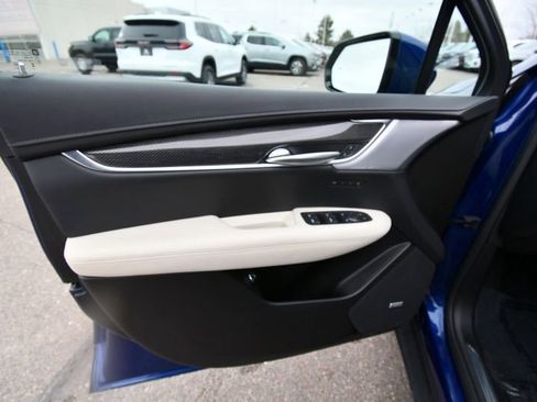 Used 2025 Cadillac XT5 Sportv w/ Technology Package AWD/4WD image 25