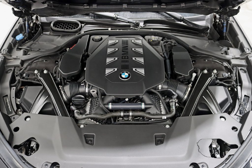 Used 2023 BMW 760i xDrive AWD/4WD image 45