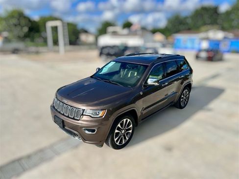 Used 2018 Jeep Grand Cherokee Overland AWD/4WD image 3