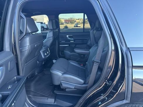 Used 2025 Ford Expedition Platinum w/ Stealth Performance Package AWD/4WD image 7