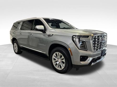 Used 2025 GMC Yukon XL Denali AWD/4WD image 3
