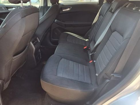 Used 2019 Ford Edge SE FWD image 9