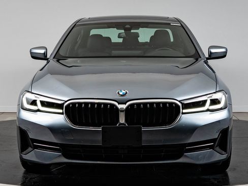 Used 2022 BMW 530i xDrive w/ Convenience Package AWD/4WD image 2
