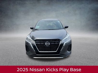 New 2025 Nissan Kicks Play S