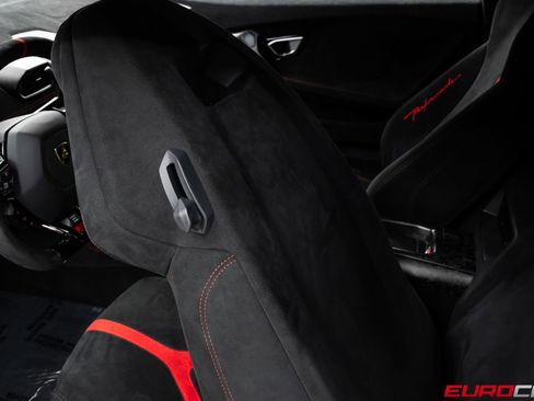 Used 2018 Lamborghini Huracan Performante image 43