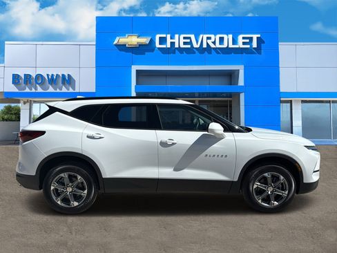 New 2025 Chevrolet Blazer LT w/ Convenience Package image 2