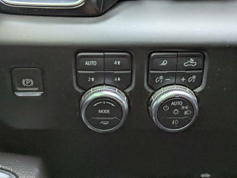 Used 2024 GMC Sierra 2500 Denali w/ Denali Reserve Package AWD/4WD image 24