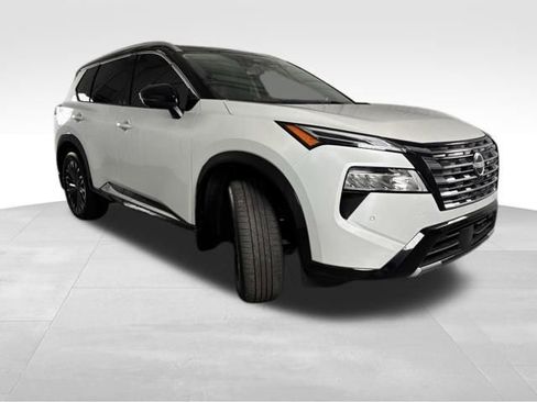 Used 2024 Nissan Rogue Platinum w/ Platinum Premium Package image 4