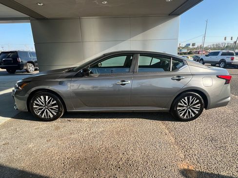 Used 2025 Nissan Altima 2.5 SV image 6