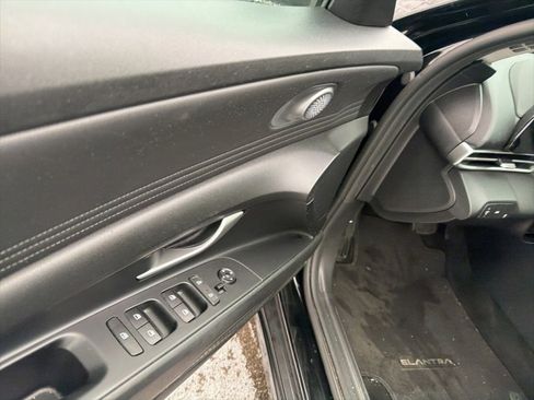 Used 2021 Hyundai Elantra SEL w/ Convenience + Premium Package image 14