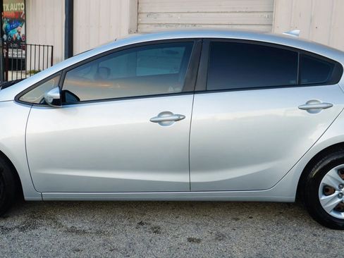 Used 2018 Kia Forte LX image 3