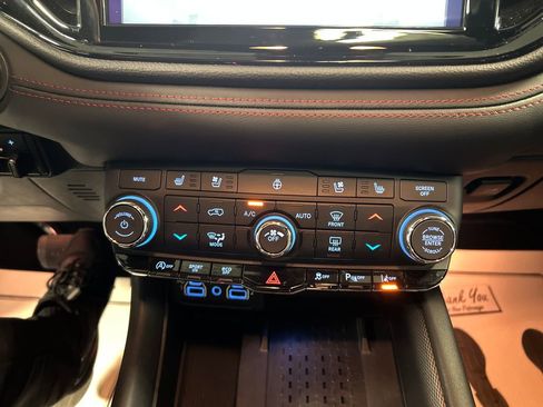 Used 2025 Dodge Durango GT image 19