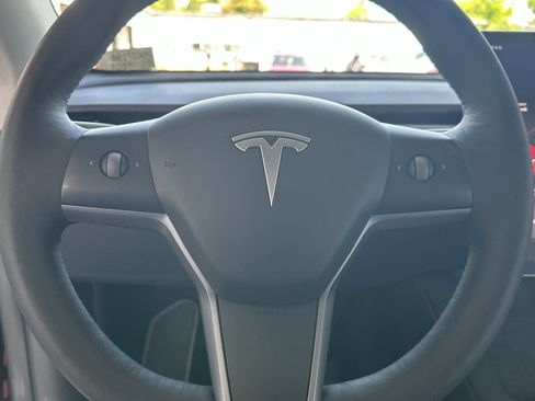 Used 2023 Tesla Model Y Long Range AWD/4WD image 24