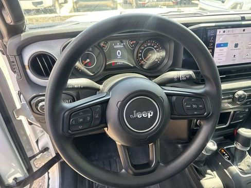 Used 2024 Jeep Gladiator Sport image 27