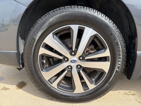 Used 2018 Subaru Outback 2.5i Limited AWD/4WD image 9