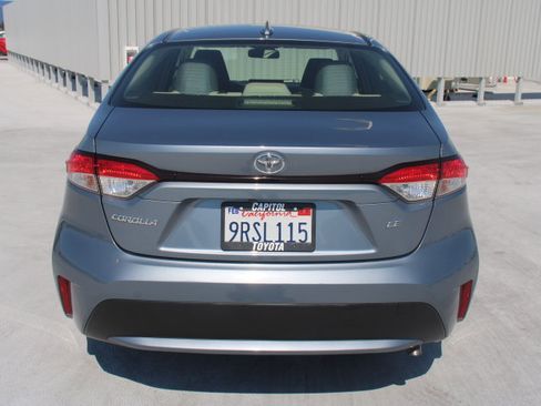 Used 2020 Toyota Corolla LE FWD image 4