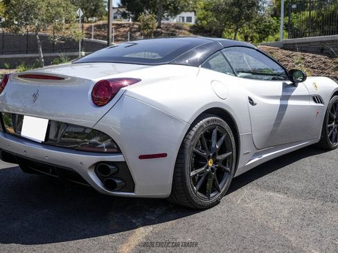 Used 2012 Ferrari California RWD image 17