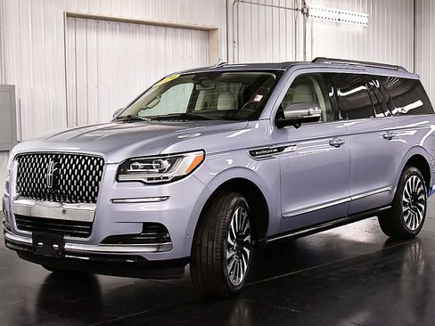 Used 2023 Lincoln Navigator L Black Label AWD/4WD image 3