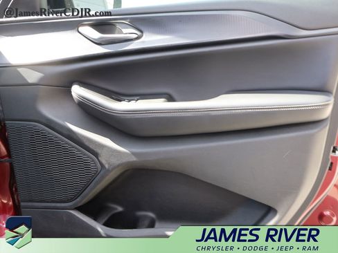 Used 2024 Jeep Grand Cherokee Altitude AWD/4WD image 8