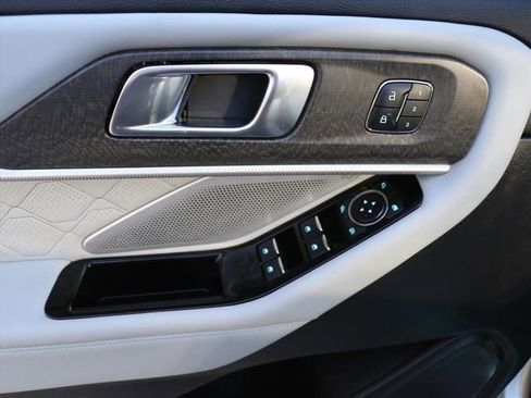 Used 2025 Ford Explorer Platinum w/ LUX Leather Package image 18