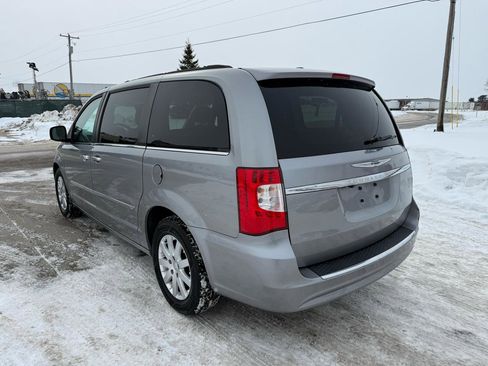 Used 2015 Chrysler Town & Country Touring w/ Driver Convenience Group image 7