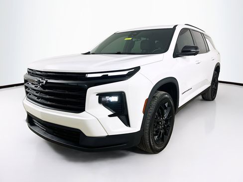 Used 2024 Chevrolet Traverse LT w/ Midnight/Sport Edition image 1