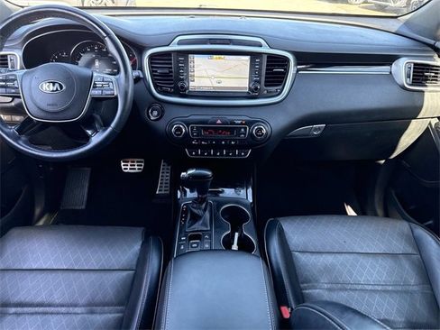 Used 2019 Kia Sorento SX image 21