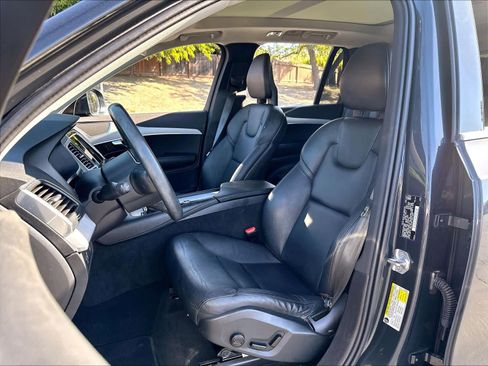 Used 2021 Volvo XC90 T5 Momentum w/ Climate Package AWD/4WD image 28