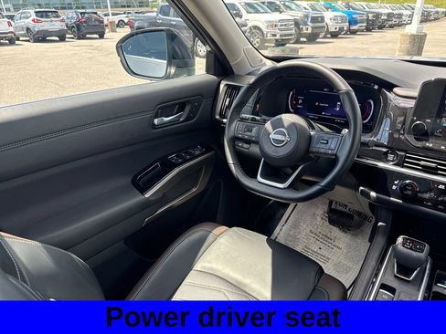 Used 2025 Nissan Pathfinder Platinum w/ Cargo Package AWD/4WD image 10